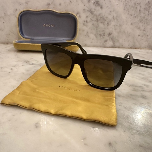 Gucci Black Sunglasses with Case - Picture 1 of 7